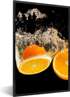 Produktbild von MuchoWow® Gerahmtes Poster Orange - Stillleben - Wasser - Schwarz - Obst 40x60 cm - Poster mit Schwarzem Bilderrahmen Wandposter Rahmen Foto Bilder - Papierdruck - Wandbilder
