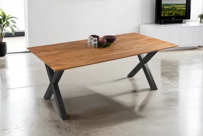 Produktbild von Esstisch 180 x 90 cm Dean, Massivholztisch Eiche, Schweizer Kante, Esszimmertisch mit X-Gestell aus Metall Schwarz, pflegeleichter Holztisch