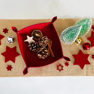 Produktbild von Oblique Unique Weihnachtsdeko Set - Filzschale + 24 Filz Sterne + 4 Filz Untersetzer Tischdeko für Weihnachten Deko
