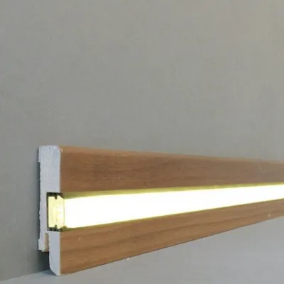 Produktbild von Licht - Fußleisten / Licht - Sockelleisten "Lübeck" (Echtholzfurnier - 16.61.23L) - Nussbaum lackiert