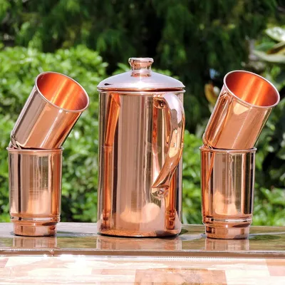 Produktbild von Set aus Kupferkrug und 4 Bechern | Wasserkrug aus 99,74 % reinem Kupfer für ayurvedische Gesundheitsvorteile