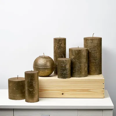 Imagen del producto de Vela decorativa "Branded" de Stumpenkerze, diámetro 10 cm, altura 15 cm, color cobre, duración aproximada: 120 horas.