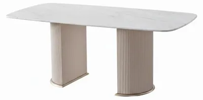 Produktbild von Moderner Esstisch mit stilvollem Design und robuster Konstruktion