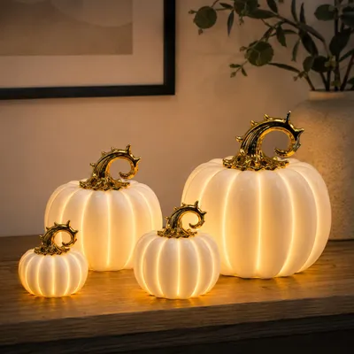 Produktbild von LED Porzellan Kürbis Weiß Gold Mittel Herbstdeko Warmweiß 6H Timer Elegante Herbst & Halloween Dekoration