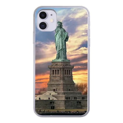 Produktbild von MuchoWow® Handyhülle Schutzhülle Hülle für iPhone 11 Freiheitsstatue in New York bei Sonnenuntergang Silikon Softcase Handy Hülle - Handytasche
