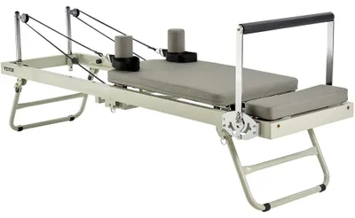 Imagen del producto de Máquina de Pilates Reformer plegable, con doble sistema de resistencia (muelles y cuerdas), capacidad de carga de 181 kg, dimensiones de 2080 x 560 x 725 mm. Equipo para gimnasio en casa