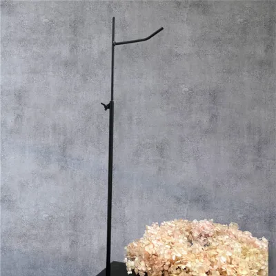 Produktbild von Kranzhalter aus Metall – Schwarz – Rund & Höhenverstellbar – für Trockenblumenkränze – Deko-Ständer 26×47 cm / 18×42 cm – Gerade