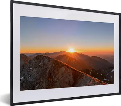 Produktbild von MuchoWow® Gerahmtes Poster Berg - Landschaft - Sonne 40x30 cm - Poster mit Schwarzem Bilderrahmen Wandposter Rahmen Foto Bilder - Bilderrahmen - Poster im Rahmen