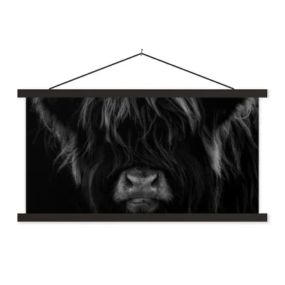 Produktbild von MuchoWow® Textilposter Schottischer Highlander - Kuh - Porträt - Tiere - Schwarz - Weiß 90x45 cm mit schwarzem Rahmen - Klemmleisten