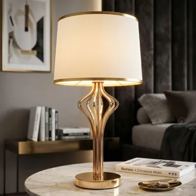 Zdjęcie produktu dla Lampa stołowa ze złotego metalu ø 28x53 cm