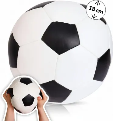 Produktbild von Softball Ø 18 cm schwarz-weiß, weicher Kinderball im Fußball-Design, leichter Spielball für drinnen und draußen