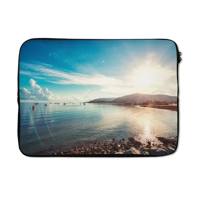 Produktbild von MuchoWow® Laptop Hülle 14 ZollMeer - Boot - Berg Laptoptasche - Laptoptasche - Stoßsicher - Schutzhaube