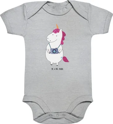 Produktbild von Mr. & Mrs. Panda Strampler Baby Einhorn Fotograf 3. - 6. Monat - Heather Grey - Geschenk, overall, Einteiler, Babybody, Einhörner, Reise, Unicorn, babykleidung body