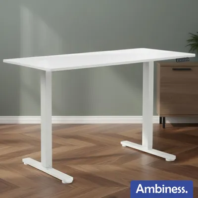 Produktbild von AMBINESS Höhenverstellbarer Schreibtisch FlexxPro | Durchgehende Arbeitsplatte | Inkl. LED-Bedienfeld & Kabeldurchführung | elektrisch stufenlos & ergonomisch | 135x60cm Weiß