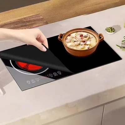 Immagine prodotto di Tappetino protettivo per piano cottura a induzione di grandi dimensioni 61 x 53 cm - Protezione antigraffio e tappetino multifunzionale in silicone per piano cottura a induzione - Copertura e protezione per piano cottura a induzione
