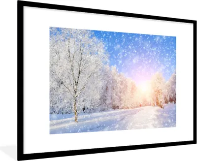 Produktbild von MuchoWow® Gerahmtes Poster Schnee - Sonne - Winter 90x60 cm - Poster mit Schwarzem Bilderrahmen Wandposter Rahmen Foto Bilder - Wanddekoration - Fotos
