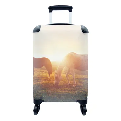 Produktbild von MuchoWow® Koffer Handgepäck Trolley Rollkoffer Kleine Reisekoffer mit 4 Rollen - Pferde - Sonne - Tiere - Cabin Size < 55x40x23 cm & 55x40x20 cm - Fotokoffer - Kabinenkoffer - Boardgepäck - Reise-Box - Reisekoffer - Reisegepäck - Koffer mit Bild - Trolley für Kinder