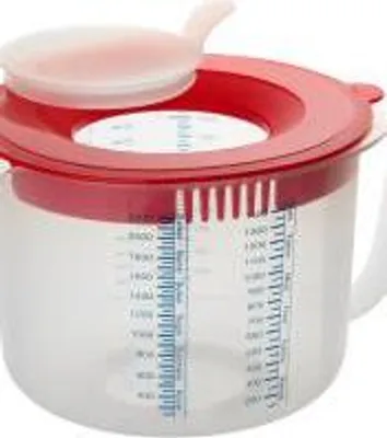Produktbild von Dr Oetker dzbanek do odmierzania i mieszania 2,2 l czerwony / przezroczysty z osłoną przeciwrozpryskową