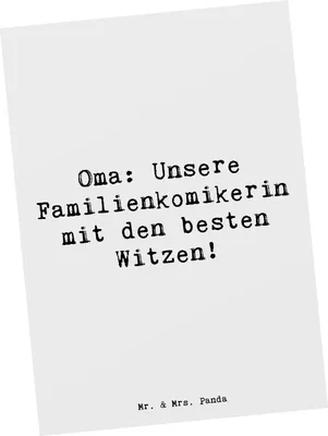 Produktbild von Mr. & Mrs. Panda Postkarte Spruch Oma Familienkomikerin - Weiß - Geschenk, Geburtstage, Ansichtskarten, Ansichtskarte, Lächeln, Omi, Handarbeit, Fotokarte, Großmutter