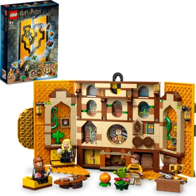 Produktbild von LEGO 76412 Harry Potter Hausbanner Hufflepuff, Hogwarts-Wappen und Gemeinschaftsraum-Spielzeug, 2in1-Reisespielzeug und Wand-Deko, Sammler-Set mit Cedric Diggory-Minifigur