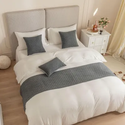 Immagine prodotto di Omgoods - Copriletto decorativo grigio per letto matrimoniale - 210x45 cm