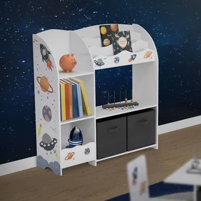 Zdjęcie produktu dla Półka na książki Joyz z motywem przestrzennym, 93x30x98 cm, biała, półka na zabawki z 8 schowkami i 2 wyjmowanymi pudełkami z tkaniny, drewniana półka dla dzieci