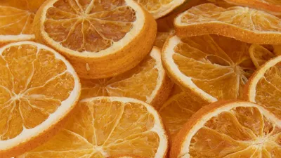 Produktbild von Orangenscheiben, getrocknet, in einer Packung mit 80 Stück