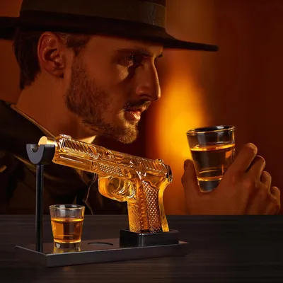 Produktbild von Whiskey Karaffe Geschenkset - 9 oz Whiskey Karaffe mit 2 oz Shotgläsern - Whiskey Geschenke für Männer - Whiskey Zubehör Set - Geburtstagsgeschenke für Papa - Geburtstagsgeschenke für Freund Mann