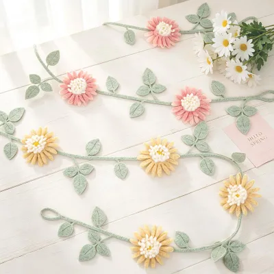 Filz-Blumengirlande mit Gänseblümchen, rosa und gelb