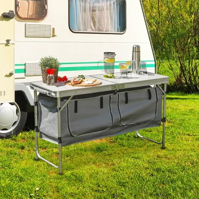 Produktbild von Campingtisch – Klappbarer Camping- und Gartentisch – Höhenverstellbar – Mit Staufach – Aluminium & MDF – 120 x 47 cm – Für Outdoor, Urlaub & Garten – 1 Stück [DA00403]