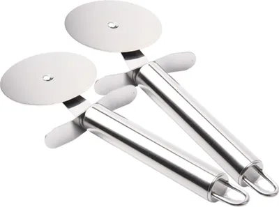 Image de CANDeal 2 pièces coupe-pizza Sterling-Serie, Roulette à pizza en acier inoxydable de haute qualité, Pizza Cutter avec poignée ovale pour un maniement agréable, avec protection des doigts et anneau de suspension pratique, argenté