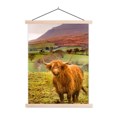 Produktbild von MuchoWow® Textilposter Schottischer Highlander - Berg - Herbst 60x80 cm mit holzfarbenen Rahmen - Wandbild