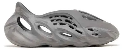 Produktbild von Yeezy Foam RNNR MX Granite - EU: 44