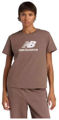 Produktbild von T-Shirt New Balance Camiseta New Balance Jersey Stacked Logo manga corta marrón blanco mujer für Damen