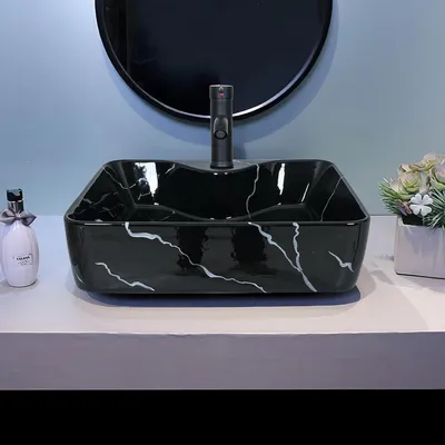 Produktbild von Puluomis Waschbecken Keramik Aufsatzwaschbecken Waschschale Reckig 48x38x13.5cm mit Wasserhahn, Ablaufgarnitur, heiße und kalte Wasser Linien schwarz