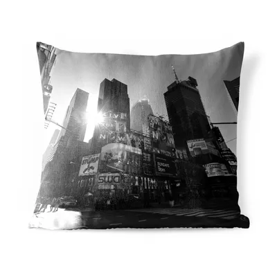 Produktbild von MuchoWow® Outdoor Kissen - Manhattan, schwarz und weiß - 45x45 cm - Wetterfest - Lounge Kissen - Fotokissen - Dekoratives Kissen