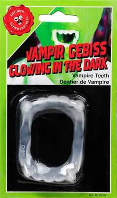 Vampirgebiss leuchtet im Dunkeln