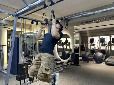 Obrázok produktu pre Popruhy na zavesenie s karabínami, nosnosť 150 kg, 2 kusy, vhodné na outdoorové tréningy