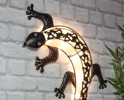 Image de Décoration murale solaire en métal GECKO - 72 cm - Tableau mural lumineux pour balcon et terrasse