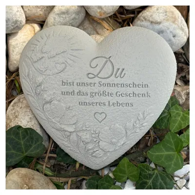 Produktbild von Grabschmuck Herz Du bist unser Sonnenschein aus Steinguss, Grabherz handgefertigt und handbemalt, weiße Patina, wetterfest