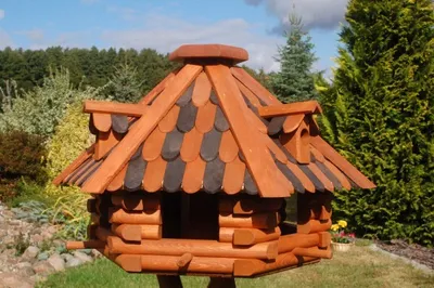 Produktbild von Massives Vogelhaus mit Holzschindeln