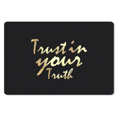 Produktbild von MuchoWow® Schreibtischunterlage Zitat - Vertrauen - Gold 60x40 cm - XXL Mauspad - Großes Mauspad