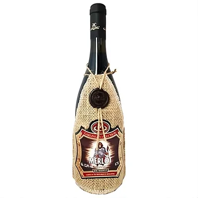 Produktbild von "Schamane" Rotwein Merlot mit Flaschenverkleidung lieblich 12,5% vol. 0,75L