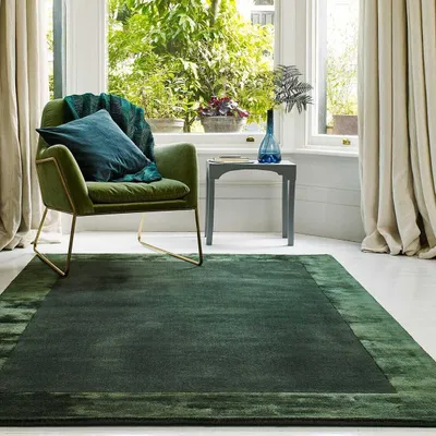 Immagine prodotto di Tappeto da salotto in lana e viscosa | Tappeto in lana fatto a mano | Pelo corto 1 cm | Tinta unita verde 120x170 cm | TYNE di KADIMA DESIGN