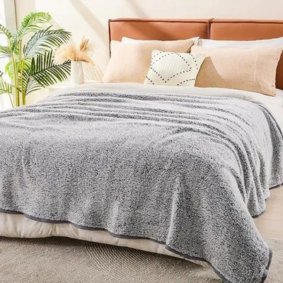 Zdjęcie produktu dla Ibenzoa® Extra miękka, elastyczna kołdra z mikrofibry poliestrowej, idealna do sofy i łóżka – kolor szary, wymiary 228 x 228 cm