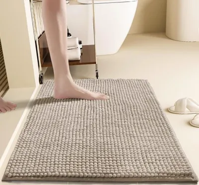 Zdjęcie produktu dla Mata antypoślizgowa do łazienki lub pod prysznic, wykonana z materiału typu "chenille", o wysokiej chłonności