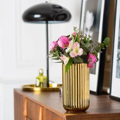 Produktbild von Famanu Vase 13 x 22 cm - Gold