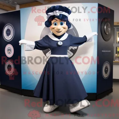 Obrázok produktu pre Postava maskota REDBROKOLY, konkrétne postava "Navy Plate Spinner" v maxi šatách a čelenke