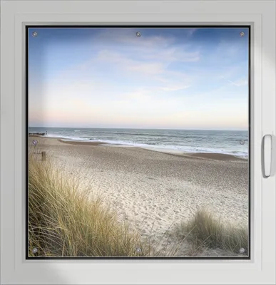 Produktbild von Wallario Lichtschutzbild, Dekorativer Sichtschutz Sonnenschutz 96 x 93 cm mit Motiv: Strandspaziergang im Urlaub an der Ostsee - Verdunklung ohne Bohren