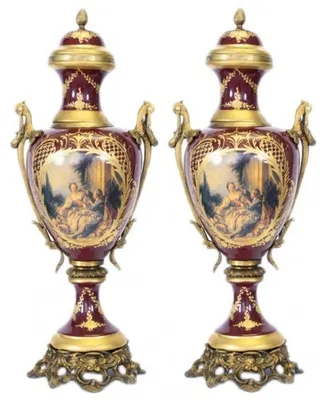 Immagine prodotto di Set di due calici in porcellana barocca "Casa Padrino", colore bordeaux/oro, dimensioni: larghezza 26 cm x altezza 63 cm. Ideale per l'arredamento di hotel